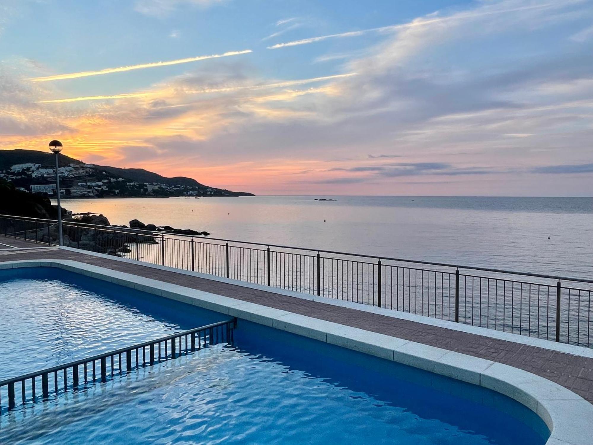 Magnifique Appartement En Front De Mer, Caneylles Росес Екстериор снимка